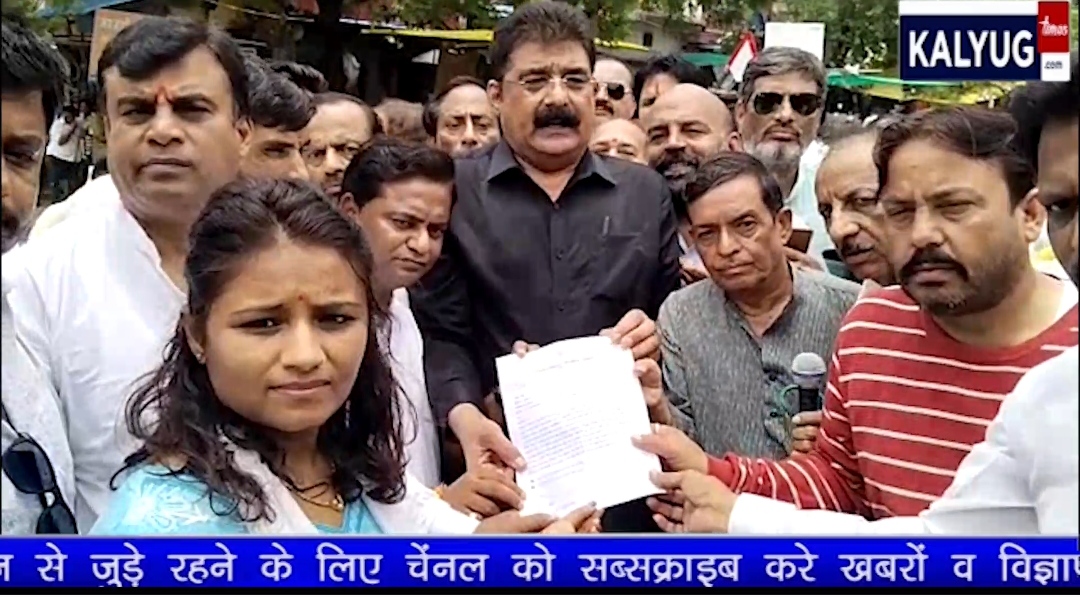 “उज्जैन रोड सड़क हादसों के चलते शहर कांग्रेस ने सड़क चौड़ीकरण की मांग को लेकर किया प्रभावी आंदोलन” देखें