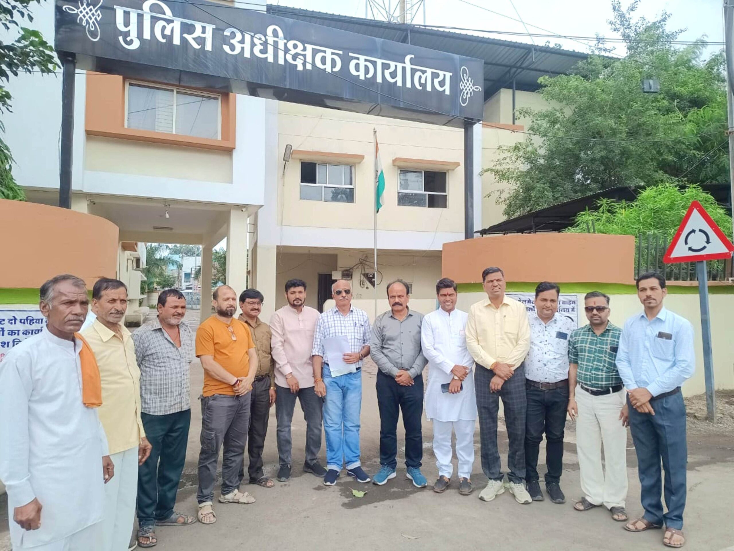 भाजपा की छवि खराब करने वालो पर प्रकरण दर्ज किए जाने को लेकर विधि प्रकोष्ठ ने दिया ज्ञापन