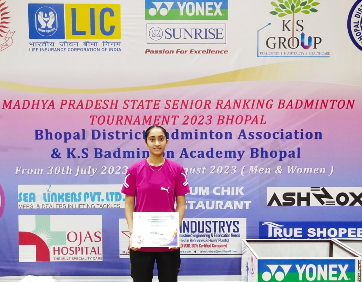 *देवास की स्टार शटलर भूमिका वर्मा को मध्य प्रदेश बैडमिंटन एसोसिएशन द्वारा आयोजित सीनियर बैडमिंटन रैंकिंग प्रतियोगिता में ब्रोंज मेडल के साथ वेस्ट जोन प्रतियोगिता में चयन