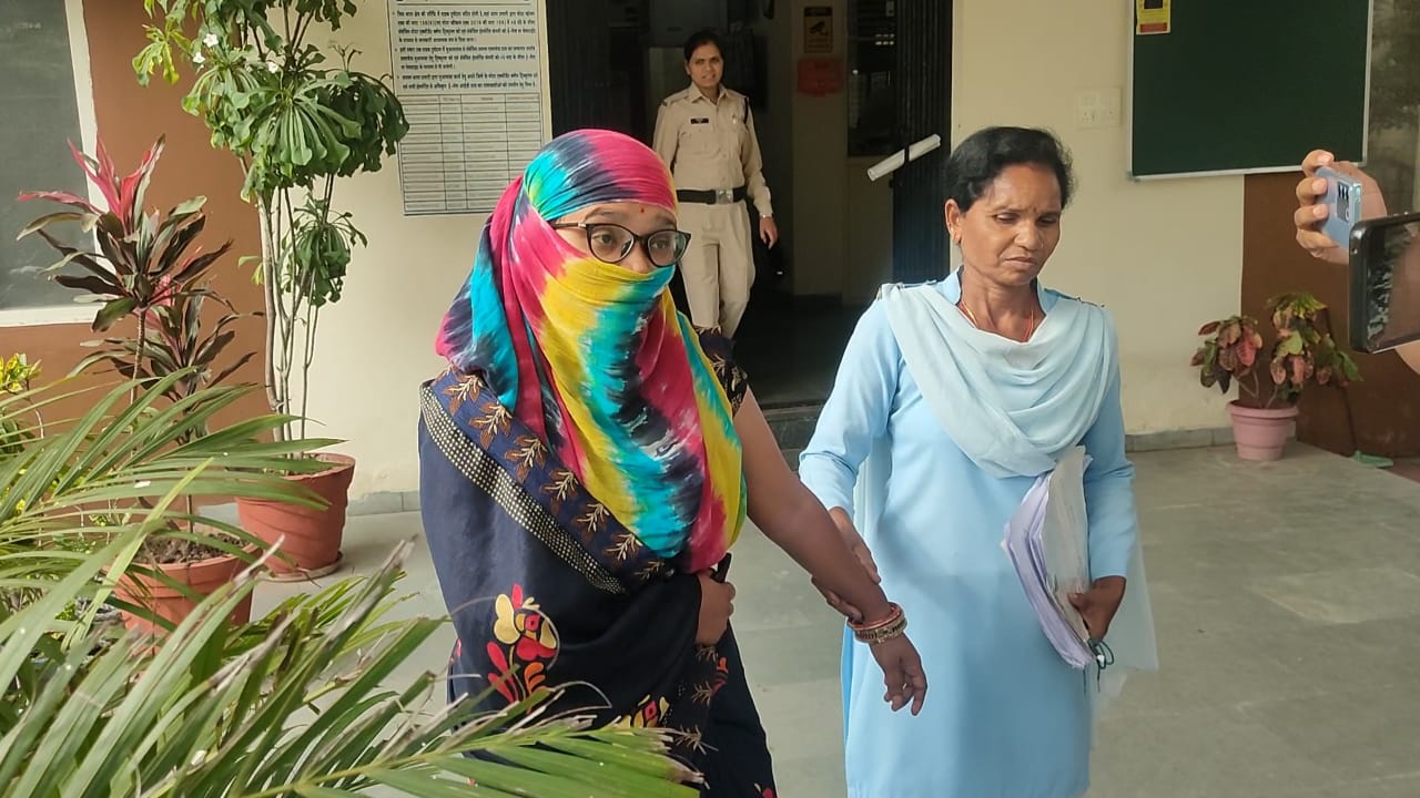 देवास में हनी ट्रैप 2, पुलिस कोतवाली ने ब्लैकमेल करने वाली युवती को किया गिरफ्तार, न्यायालय ने भेजा जेल