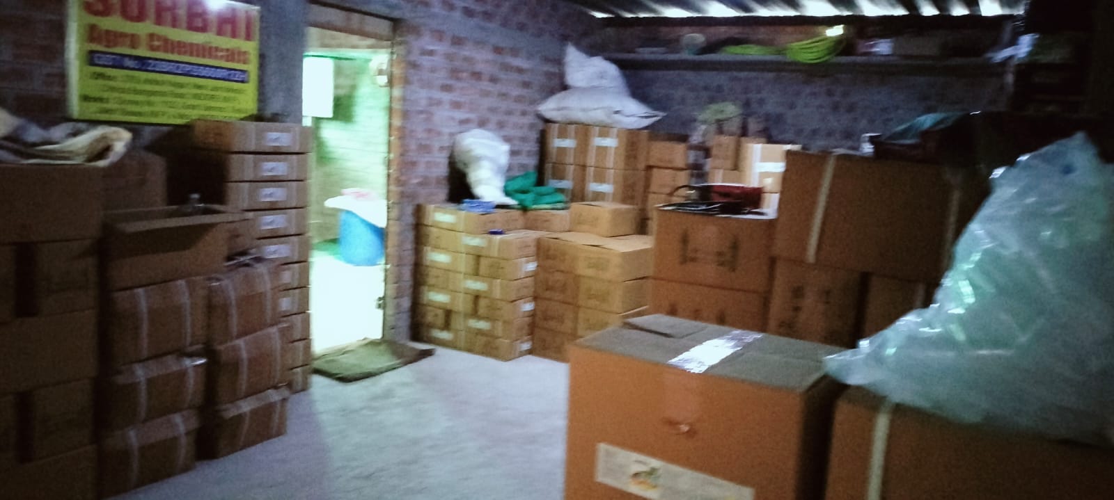 बड़ी कार्रवाई जिले में अवैध पौध संरक्षण औषधी विनिर्माण एवं भंडारण पर सुरभी एग्रो केमिकल्स इन्दौर के विरूद्ध एफ.आई.आर. दर्ज