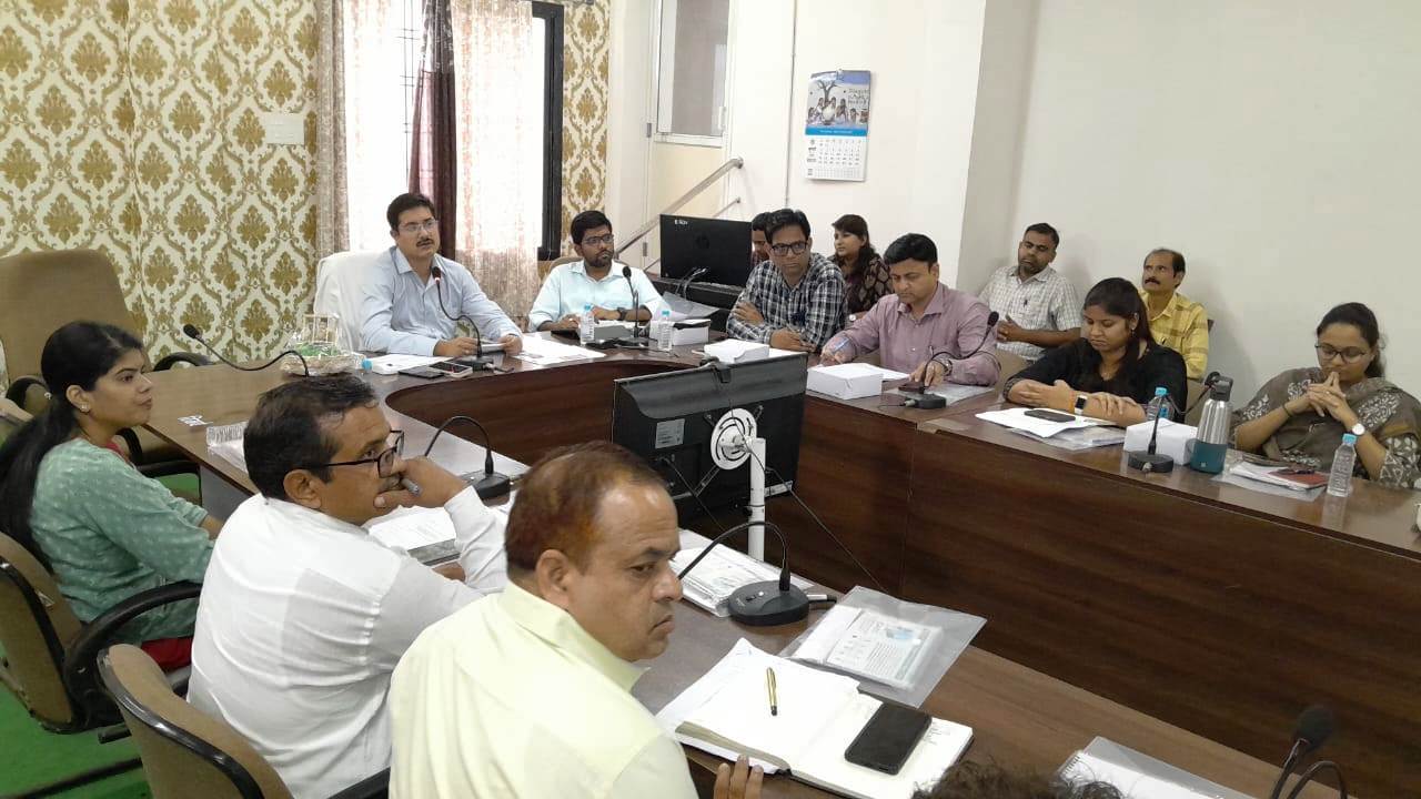 मंडी परिसर से अतिक्रमण हटाएं, एडीएम छात्रावास का निरीक्षण करें और निर्माण कार्य की गुणवत्ता का भी– कलेक्टर गुप्ता