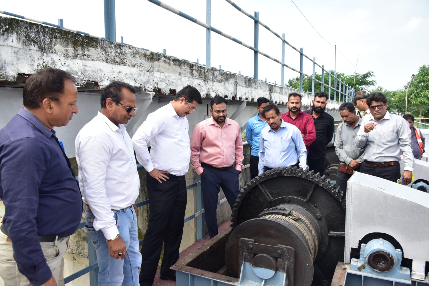 क्षिप्रा बेराज पर चल रहे मेंटनेंस कार्य का कलेक्टर ने किया औचक निरीक्षण ,मेंटनेंस कार्य के चलते शहर मे 30 मिनट ही होगा पानी का वितरण
