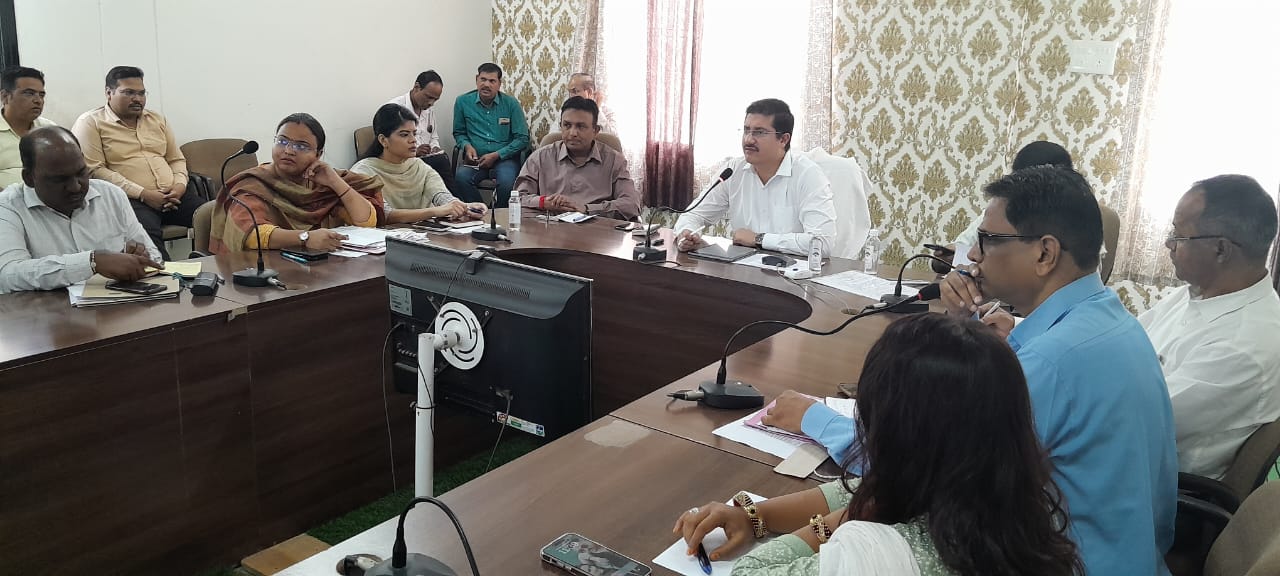 तीन सीडीओपी और सीएमओ हाटपीपल्‍या को कार्य में लापरवाही पर शोकाज नोटिस जारी करने के निर्देश