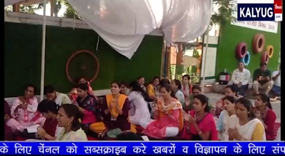 पटवारी कलम बंद करके भजन मे हो रहे मगन ,प्राधिकरण अध्यक्ष यादव पहुंचे …