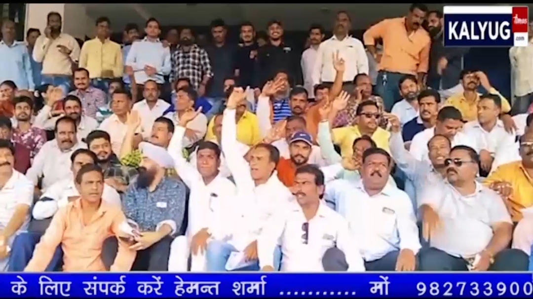 नगर निगम में हिंदू संगठन का विरोध  प्रदर्शन,तो सफाई कर्मचारी और कर्मचारी संगठन ने भी अपनी मांगों को लेकर किया प्रदर्शन कार्यालय में रहा सन्नाटा