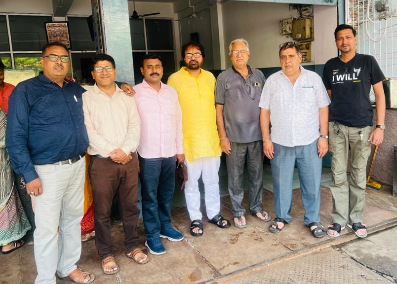 दुग्ध उपभोक्ताओं के लिए राहत भरी खबर


आज से 56 रु प्रति लीटर मिलेगा दूध, 4 रु कम हुआ भाव