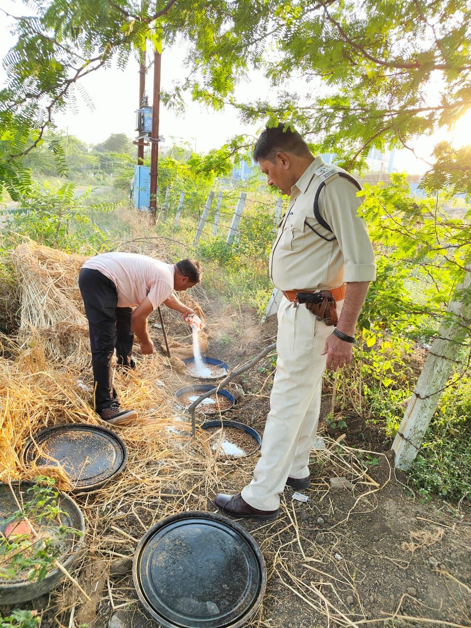 शासकीय उचित मूल्य दुकान में अनियमितता पाये जाने पर विक्रेता तथा सहायक विक्रेता पर एफआईआर दर्ज,   १०० स्मार्ट टीवी  दिए बैंक नोट प्रेस ने,          शतप्रतिशत मतदान के लिए दिलाई शपथ,     आबकारी विभाग की सतत कार्यवाही,     1 नवंबर को मध्य प्रदेश स्थापना दिवस मनाया जाएगा