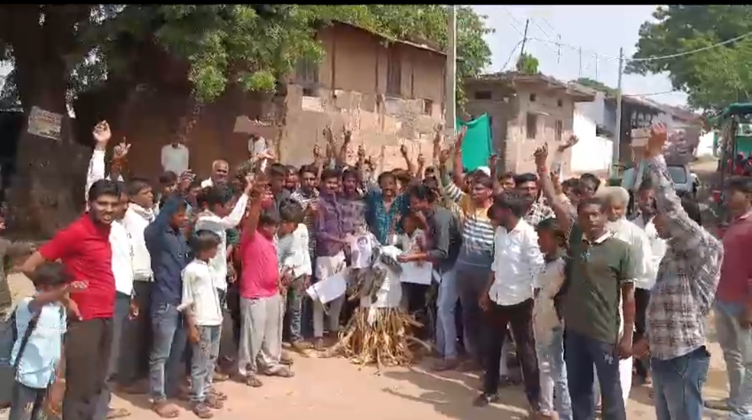 खातेगांव कांग्रेस प्रत्याशी दीपक जोशी का क्षेत्र में विरोध पुतला दहन और …