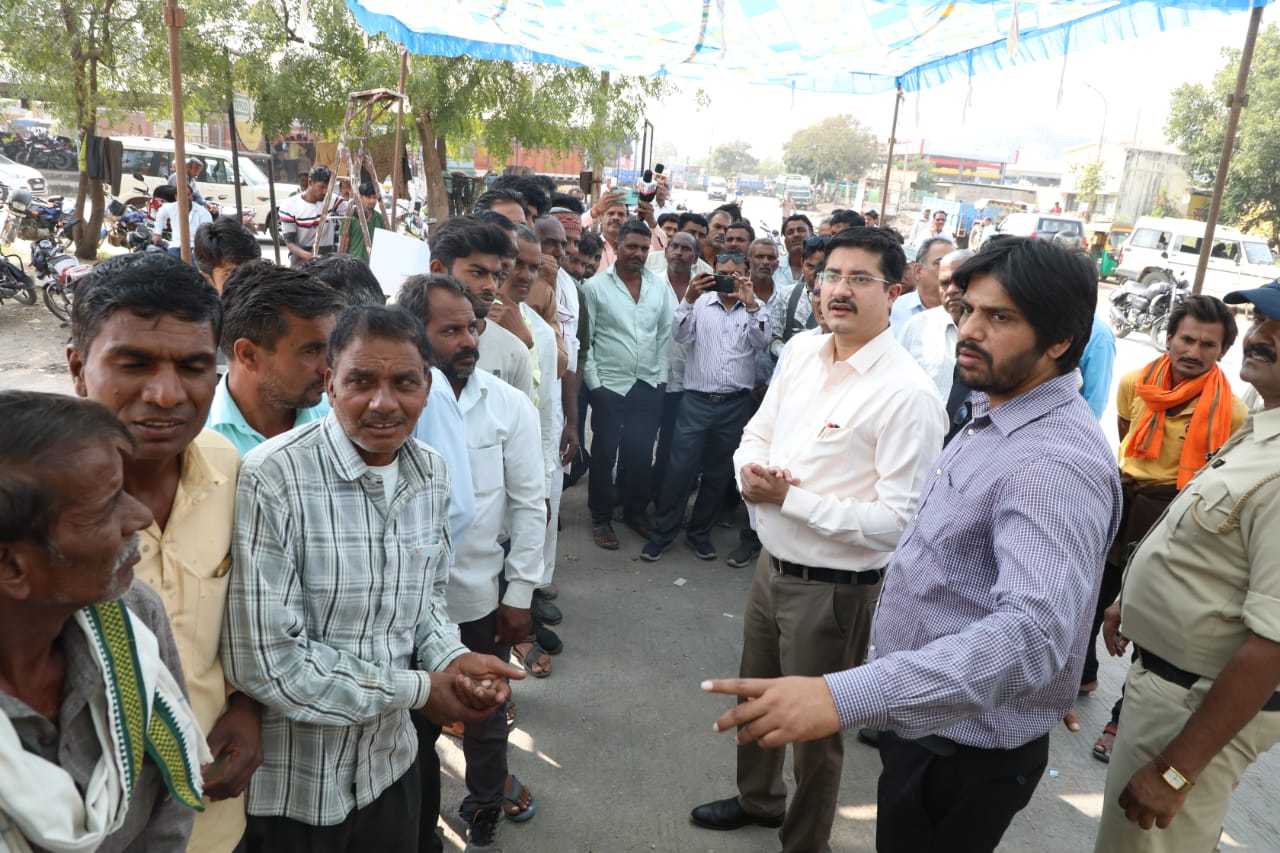 यूरिया संकट पर कलेक्टर मैदान में, देवास और ग्रामीण में किया निरीक्षण, अनियमित पाई जाने पर अधिकारी के खिलाफ कार्रवाई,   मुक्तिधाम में कंडे का संकट गहराया , खाद्य विभाग की औपचारिक कार्रवाई कलेक्टर महोदय एक नज़र इधर भी