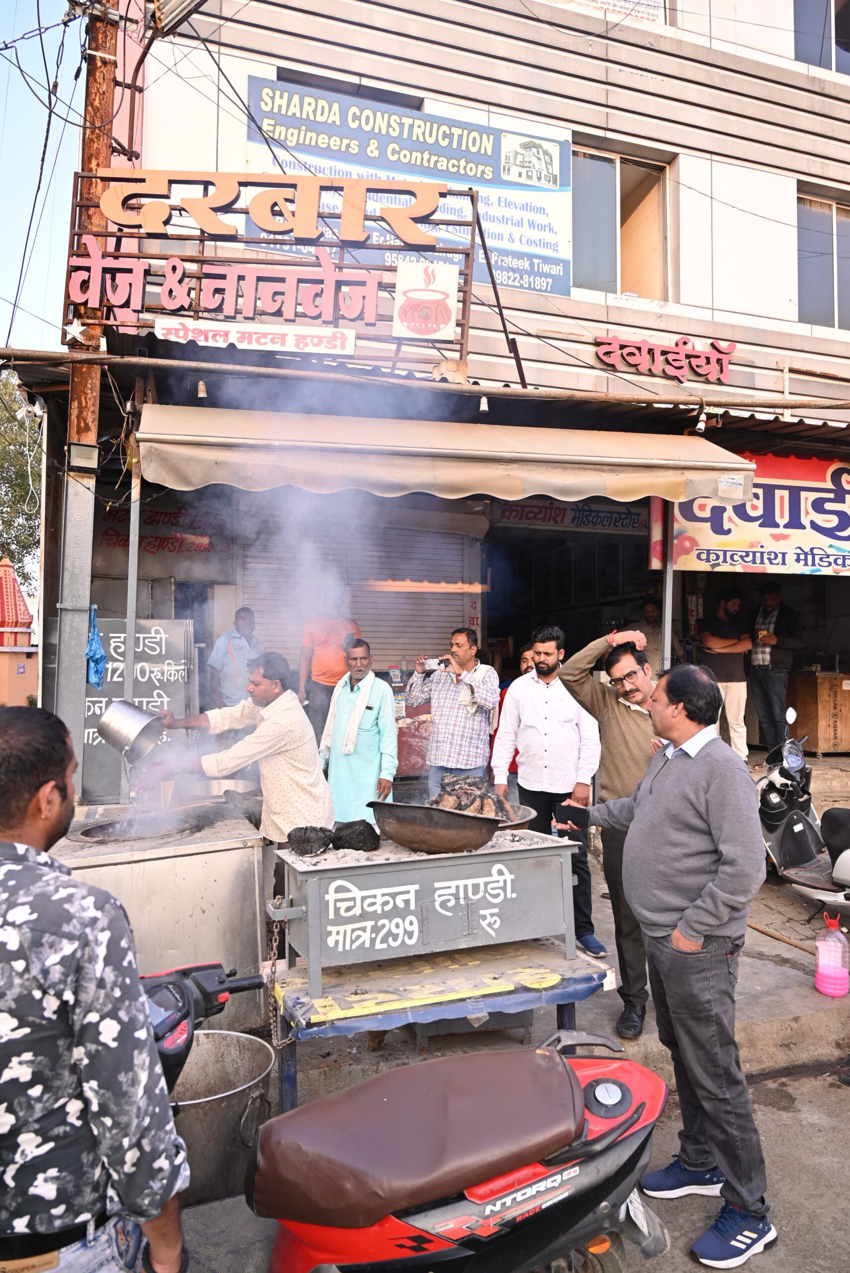 देवास में औपचारिकता अभियान चिकन मटन की दुकानो पर मटन जप्त कर नष्ट किया तथा चालानी कार्यवाही की