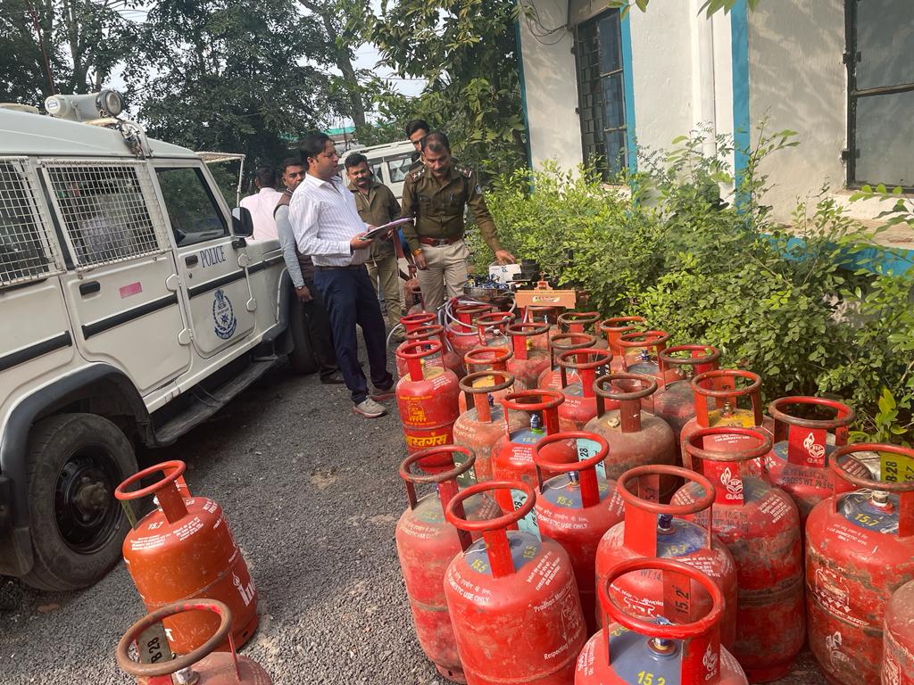 जिले में एलपीजी गैस के दुरूपयोग को रोकने के लिए विभाग की बड़ी कार्रवाई