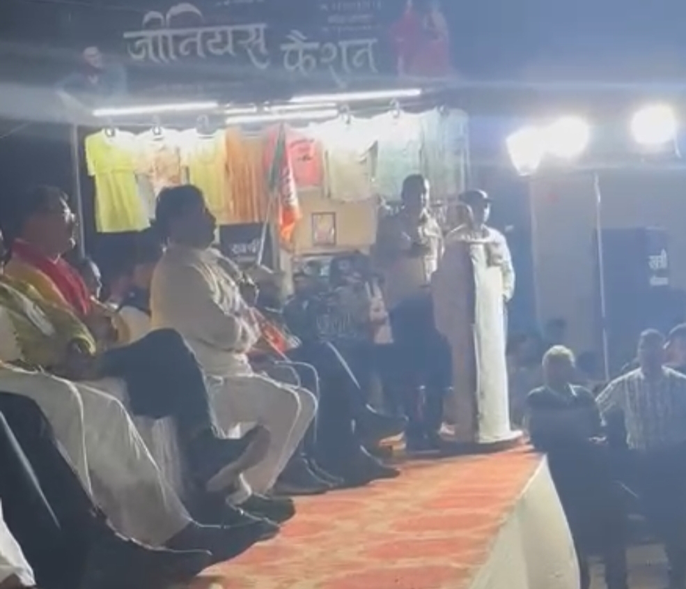 सोनकच्छ विधानसभा में पूर्व जिला पंचायत अध्यक्ष का यह वीडियो हो रहा वायरल