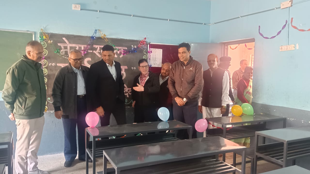 ‘’मेरी शाला सम्‍पूर्ण शाला’’ अभियान तहत बेअरलॉकर कंपनी ने बावड़िया स्थित माध्यमिक शाला के बच्चों को फर्नीचर सेट दिये