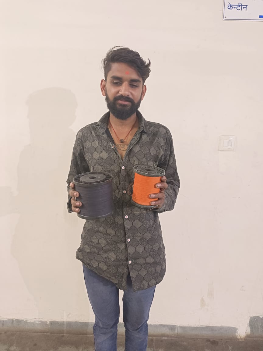 कोतवाली पुलिस की कार्यवाही प्रतिबंधित चाइना डोर बेचते युवक को पकडा