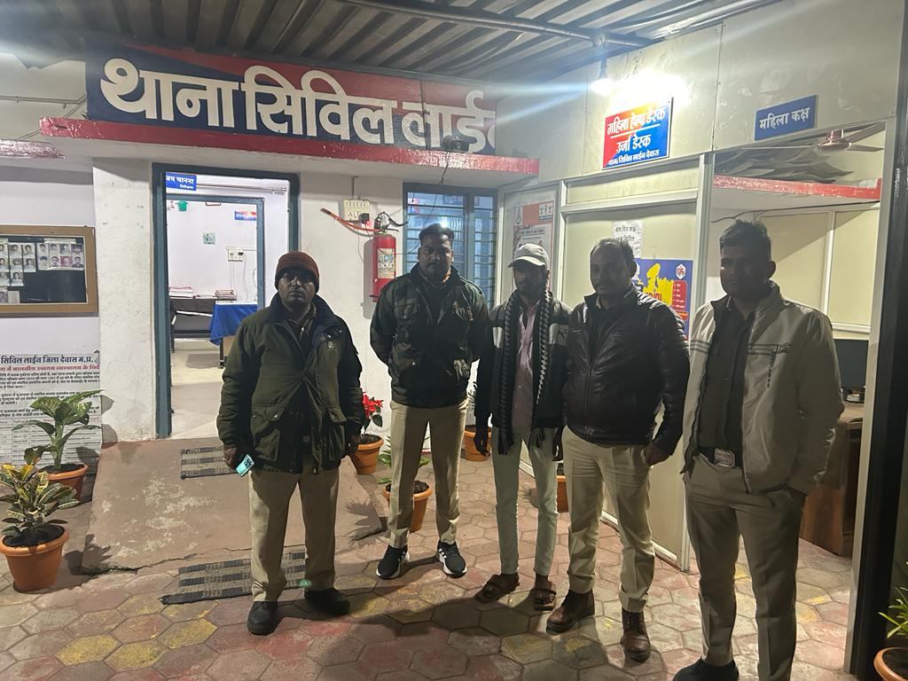 फिर सादी वेशभूषा में पुलिस ने चाइना डोर बेचने वालों से चाइना डोर खरीदी और उसे रंगे हाथों धर दबोचा सिविल लाइन पुलिस की कार्यवाही