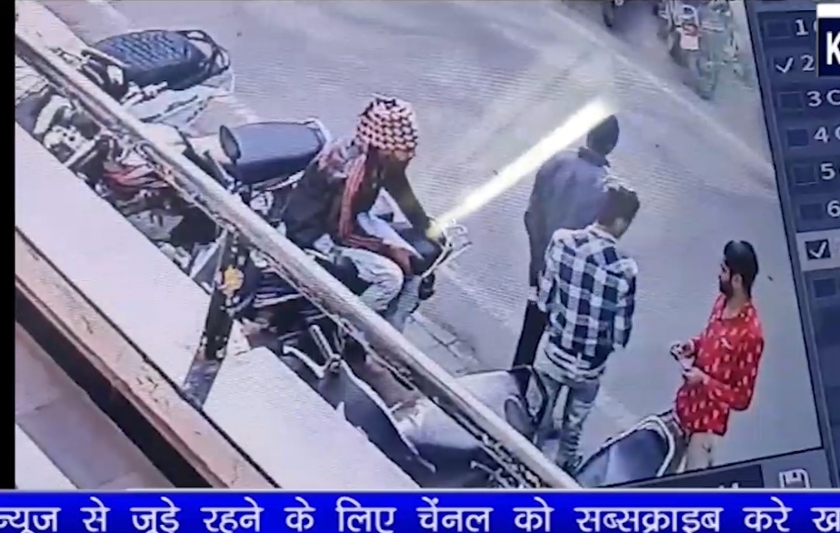 हॉस्पिटल से बाइक चोरी,आरोपी सी सी टीवी कैमरे में कैद