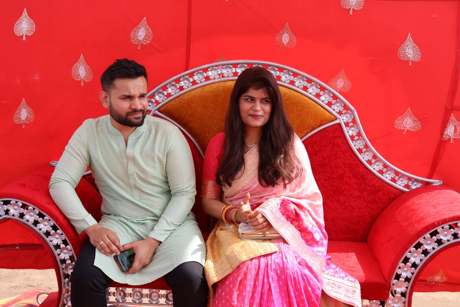 अमेरिका से भारत में आकर इस तरह नव दंपति की&nbsp; अनोखी शादी देखिए