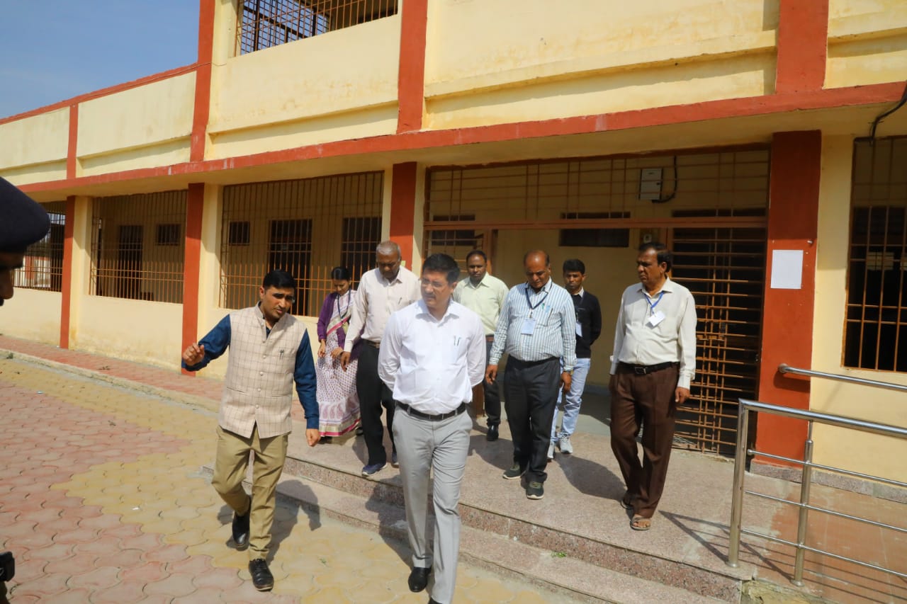 कलेक्‍टर श्री गुप्‍ता ने देवास और सोनकच्‍छ में हाई स्‍कूल परीक्षा केन्‍द्रों का किया औचक निरीक्षण

————

स्‍वाध्‍यायी परीक्षा सेंटर शासकीय माडल स्‍कूल सोनकच्‍छ में एक नकल प्रकरण बनाया,