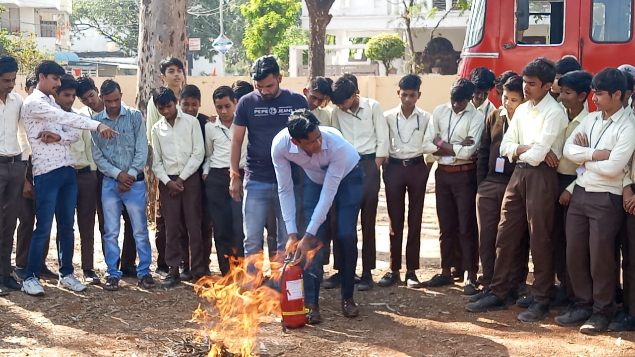 उत्कृष्ट विद्यालय में माॅक ड्रिल का आयोजन