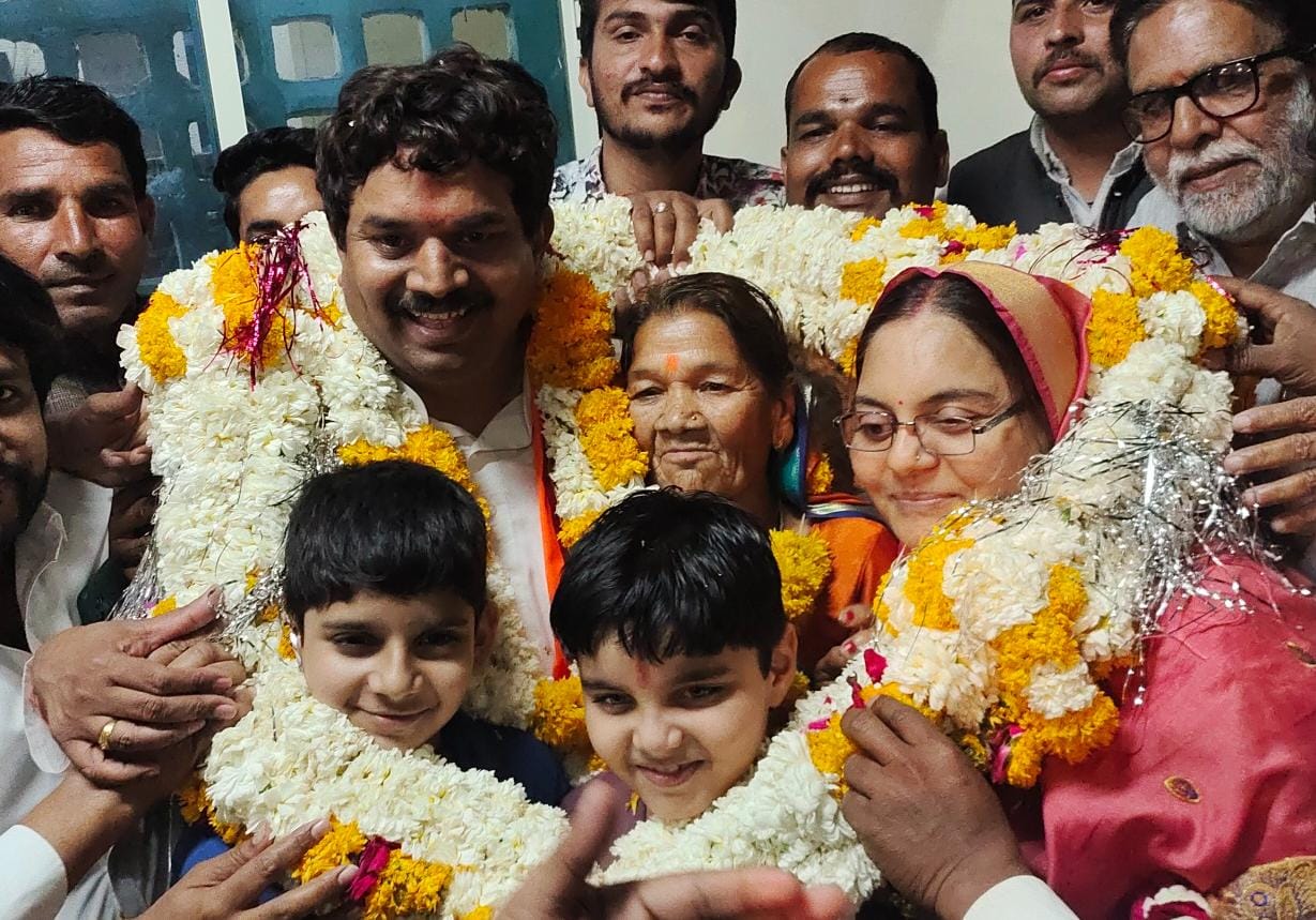 भारी विरोध के बाद भी केंद्रीय नेतृत्व ने महेंद्र सिंह सोलंकी पर जताया भरोसा, कहीं खुशी कहीं गम का माहौल