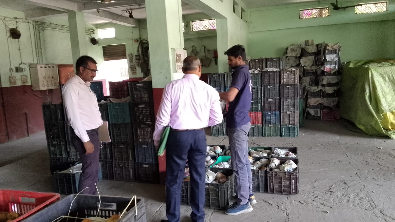 प्रतिबंधित कार्बाइड रसायन से फल, फ्रुट को नही पकाने के कलेक्टर ने दिये निर्देशआयुक्त के निर्देशन मे हुई कार्यवाही, प्राकृतिक तथा वैज्ञानिक रूप से पकावें फल फ्रुट, भगवान के नाम पर नॉनवेज होटल संचालित करने पर निगम प्रशासन ने की होटल सील