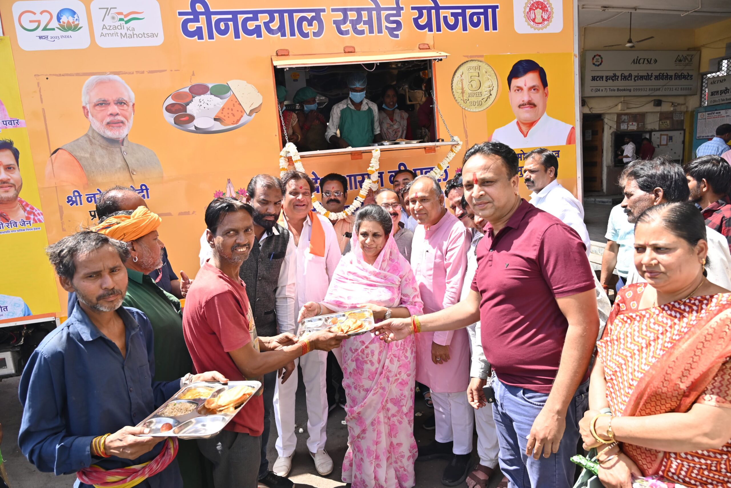 अब जरूरतमंदों के पास पहुंचेगी चलित रसोई
– सिर्फ 5 रुपए में मिलेगा भरपेट भोजन
– विधायक ने किया फीता काटकर शुभारंभ
– स्वादिष्ट भोजन से तृप्त हुए मुसाफिर व जरूरतमंद