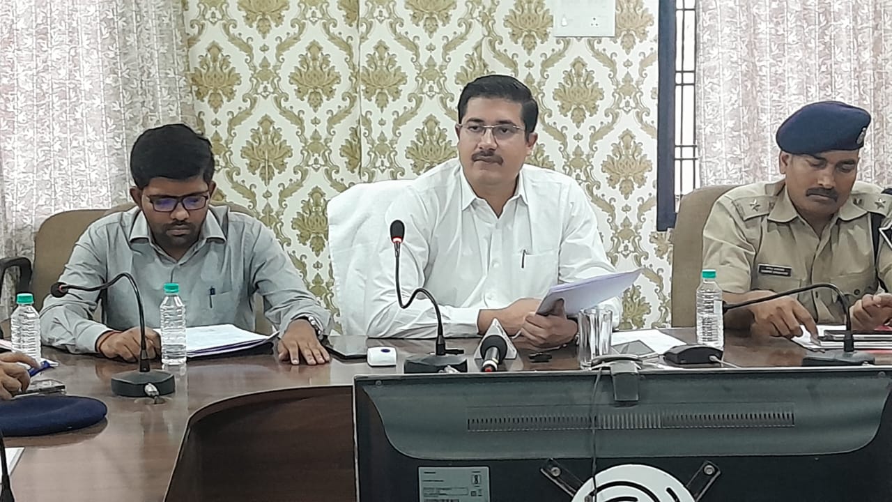 देवास जिले में 12 लाख 17 हजार 99 मतदाता,&nbsp;&nbsp;&nbsp;&nbsp;&nbsp;&nbsp;&nbsp;&nbsp;&nbsp;&nbsp;&nbsp; देवास और खंडवा संसदीय क्षेत्र में मतदान 13 मई को,&nbsp;&nbsp;&nbsp;&nbsp;&nbsp;&nbsp;&nbsp;&nbsp;&nbsp;&nbsp;&nbsp;&nbsp;&nbsp;&nbsp;&nbsp;&nbsp;&nbsp;&nbsp;&nbsp; विदिशा संसदीय क्षेत्र के लिए 7 मई को,&nbsp;&nbsp;&nbsp;&nbsp;&nbsp;&nbsp;&nbsp;&nbsp;&nbsp;&nbsp;&nbsp;&nbsp;&nbsp;&nbsp;&nbsp;&nbsp;&nbsp;&nbsp;&nbsp;&nbsp;&nbsp;&nbsp; निर्वाचन संबंधी शिकायत के लिए खुला कंट्रोल रूम, धारा 144 प्रभावशील,&nbsp;&nbsp;&nbsp;&nbsp;&nbsp;&nbsp;&nbsp;&nbsp;&nbsp;&nbsp; कलेक्टर श्री गुप्ता ने प्रेस वार्ता में लोकसभा निर्वाचन कार्यक्रम की दी&nbsp; जानकारी