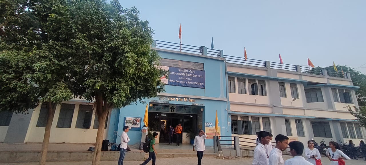 जिले का यह मॉडल स्कूल जहां पर प्रवेश के लिए भाग्यशाली होना भी आवश्यक