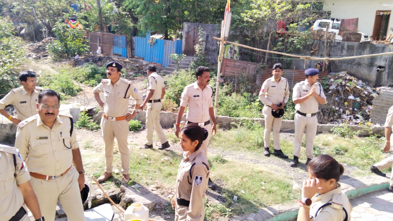 शहरी क्षेत्र में अवैध कच्ची शराब पर चली जेसीबी, पुलिस आबकारी की संयुक्त …