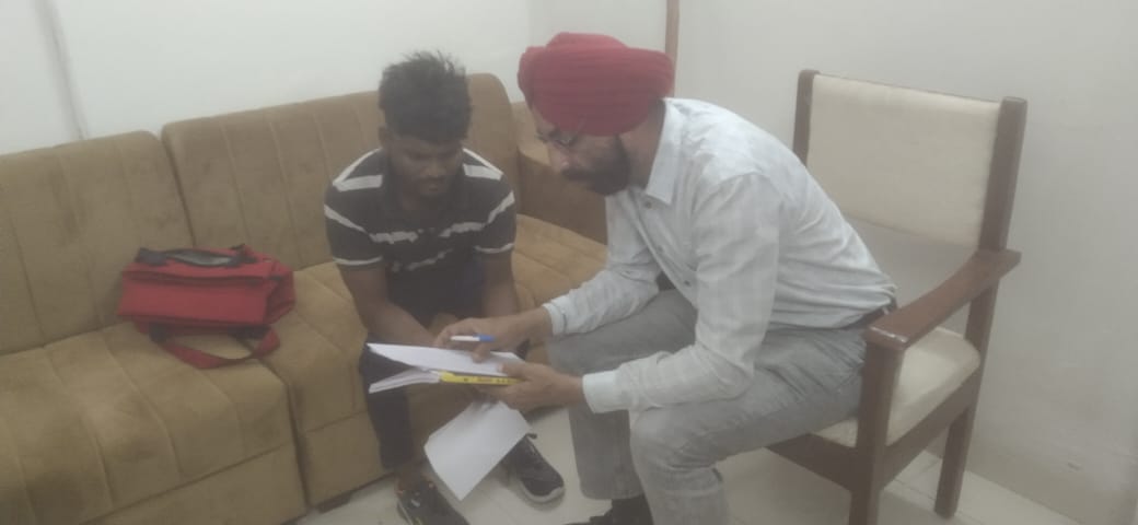 दिव्यांग से दो साल तक काम करवाया, पैसे मांगे तो कहा जान से मार दूंगा
क्षेत्रीय आंगनवाड़ी कार्यकर्ता रानी सिंह की मदद से जनसुनवाई में लगाई गुहार