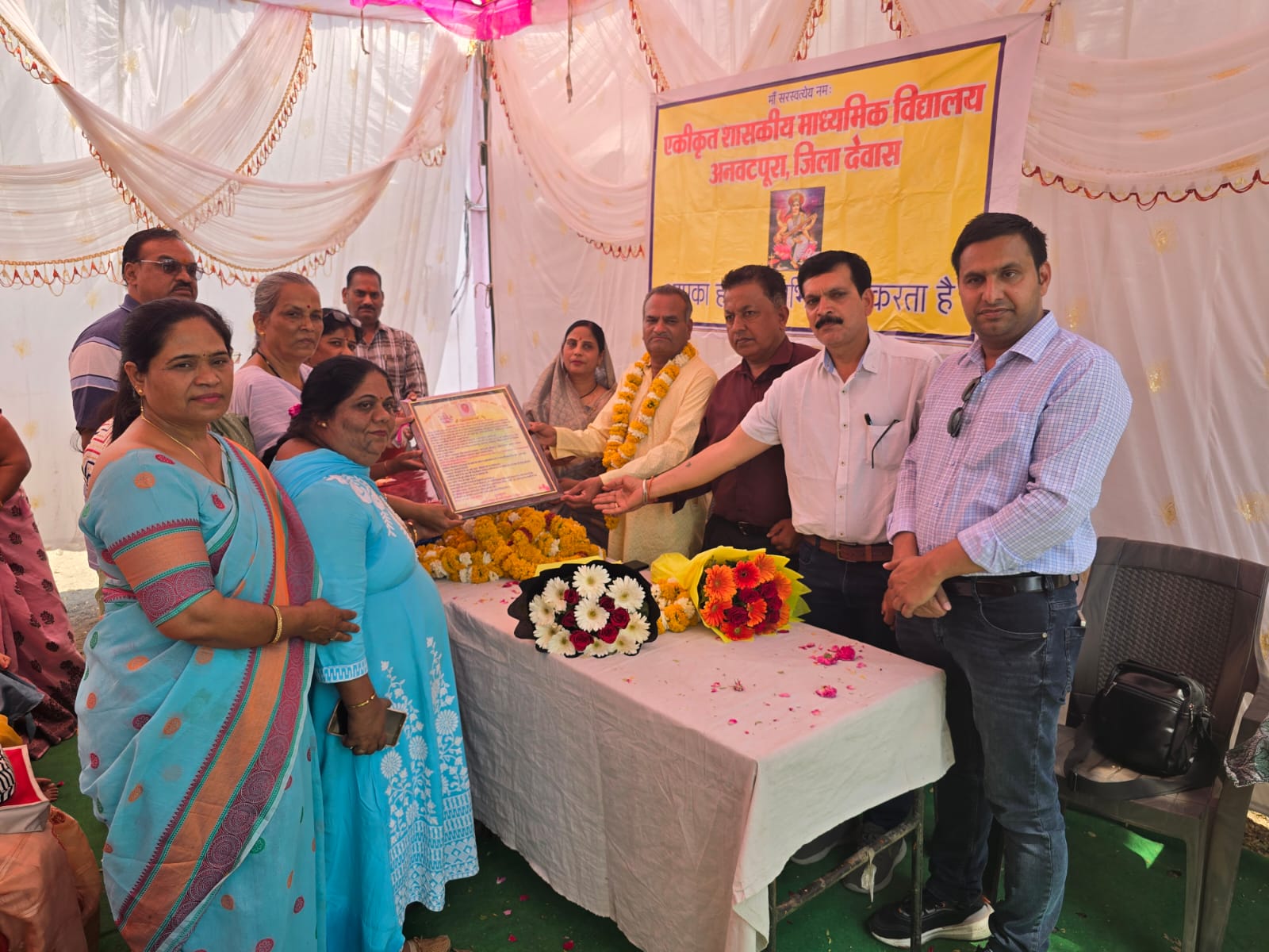 जिले के आदर्श शिक्षक जीवनलाल शर्मा की सेवानिवृत्ति पर हुआ भव्य स्वागत