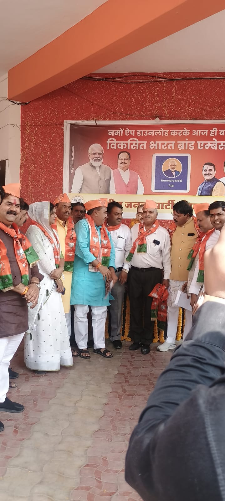 भाजपा स्थापना दिवस पर चंद लोगों ने छोड़ी कांग्रेस पार्टी और ज्वाइन कि भाजपा, जबकि दावे बड़े धमाके के किए जा रहे थे, वरिष्ठ अभिभाषक और सहकारिता के पूर्व अधिकारी और कुछ नामी लोग ही शामिल