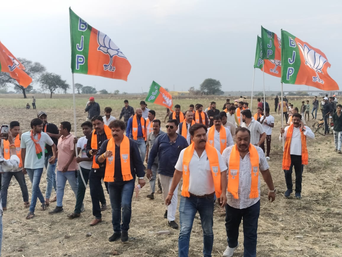 अबकी बार 400 पार के नारे के साथ भाजपा कार्यकर्ताओं का शहरी क्षेत्र में उत्साह के साथ जनसंपर्क