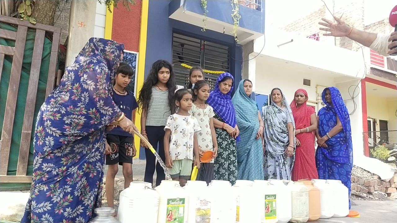 जनता त्रस्त,अधिकारी मस्त जल संकट से जूझ रहे कॉलोनी वासी, पार्षद परेशान