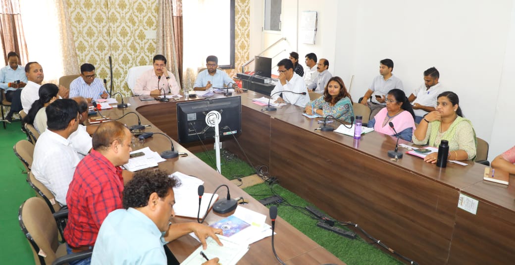 ———–
जिले के 8 विद्यालयों को मिली सीएम राइज स्कूल की सौगात, पहले से संचालित है 7 सीएम राइज स्कूल, कुल संख्या हुई 15
————
देवास जिले के सभी शासकीय कार्यालयों में एक सप्ताह में रूफ रेन हार्वेस्टिंग सिस्टम का कार्य पूर्ण करें-कलेक्टर
—
जिले की सभी नगरीय निकायों और पंचायतों में जल स्त्रोतों के संरक्षण एवं पुर्नजीवन के लिए 16 जून तक जारी रहेगा अभियान
———–
शासकीय योजनाओं के लिए भू-अर्जन की प्रक्रिया 30 जून तक करें पूर्ण
———-
अभियान के दौरान जल स्त्रोतों के आसपास से अतिक्रमण हटाने की कार्यवाही करें