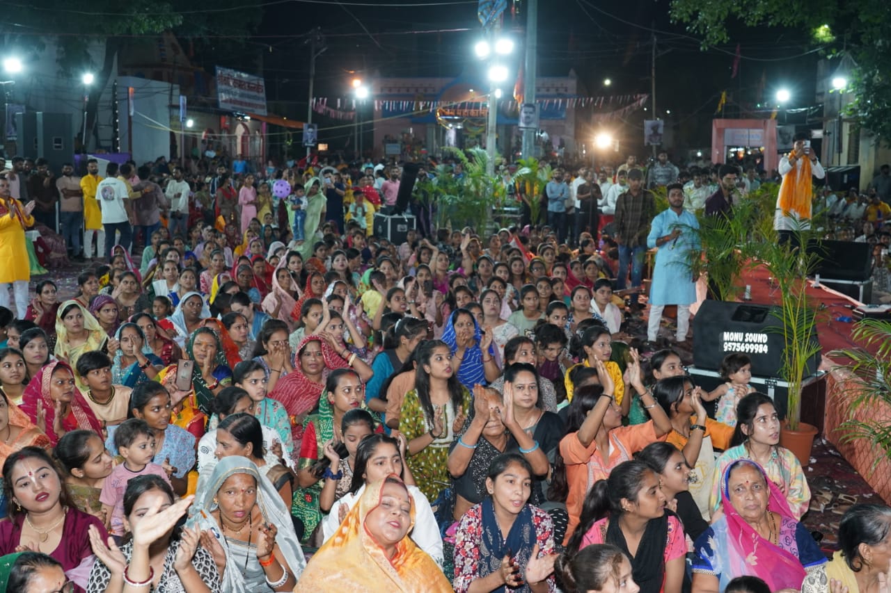 देवास के भजन गायकों की रतलाम में शानदार प्रस्तुति झूम उठे श्रोता