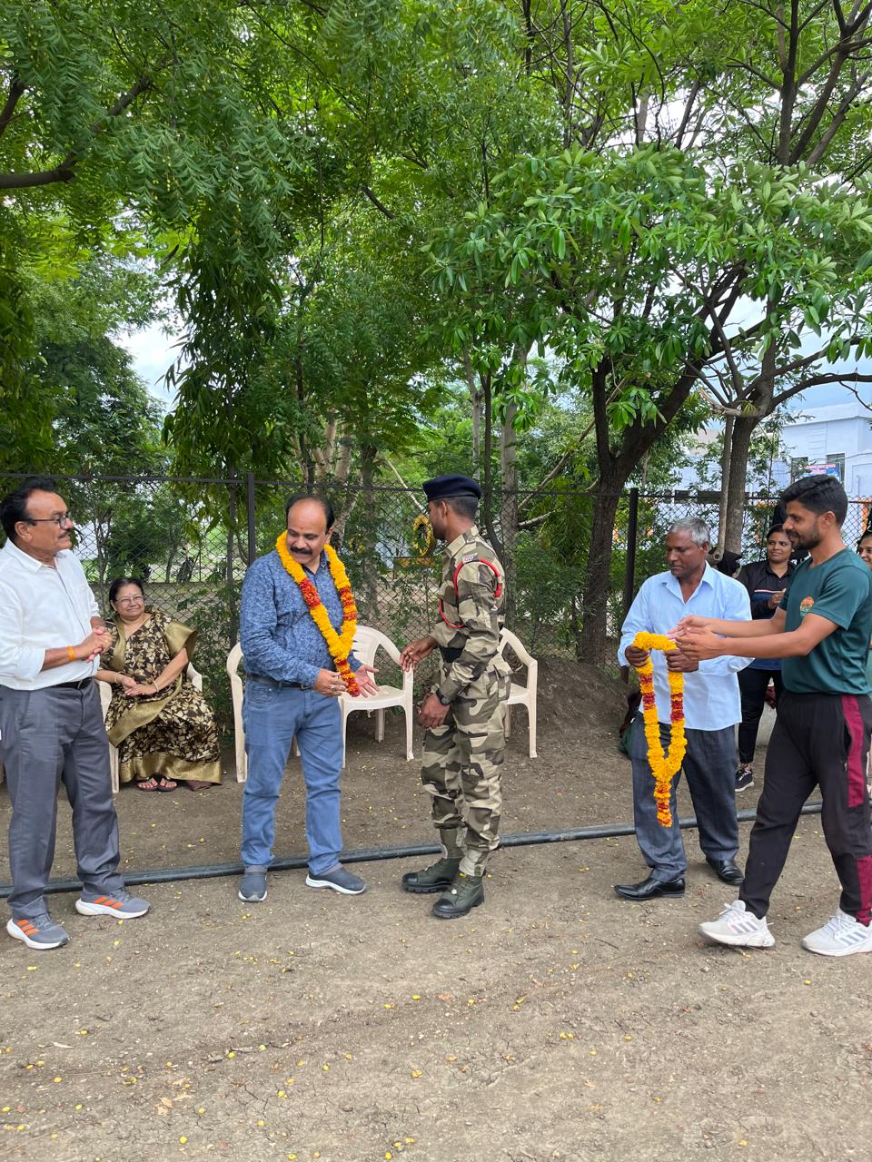 निशुल्क शिक्षा देने वाले शिक्षक का cisf में चयन, पढ़ने आए थे और पढ़ाने लगे, अब करेंगे देश सेवा