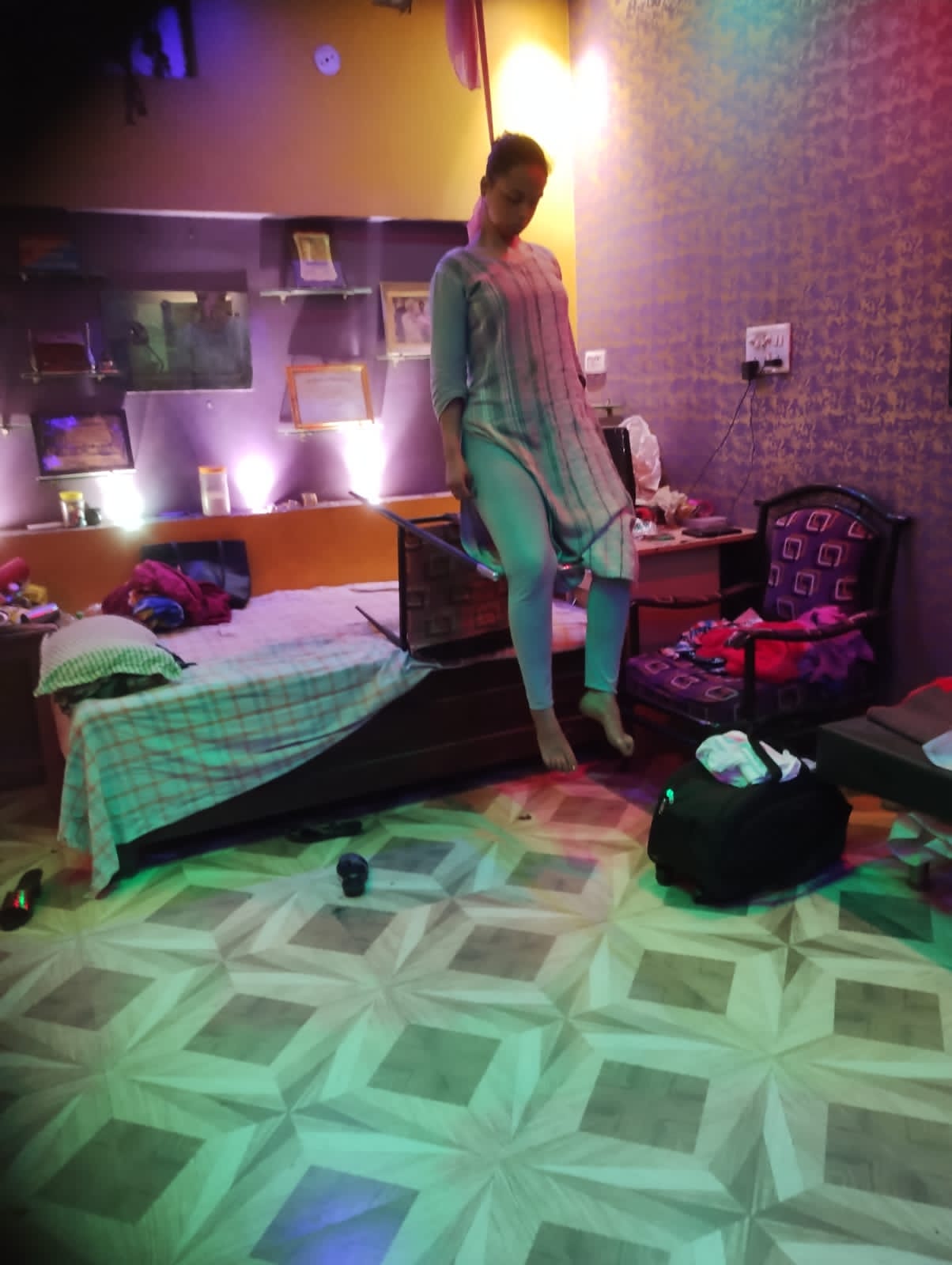 मल्हार कॉलोनी में युवती ने  की आत्महत्या