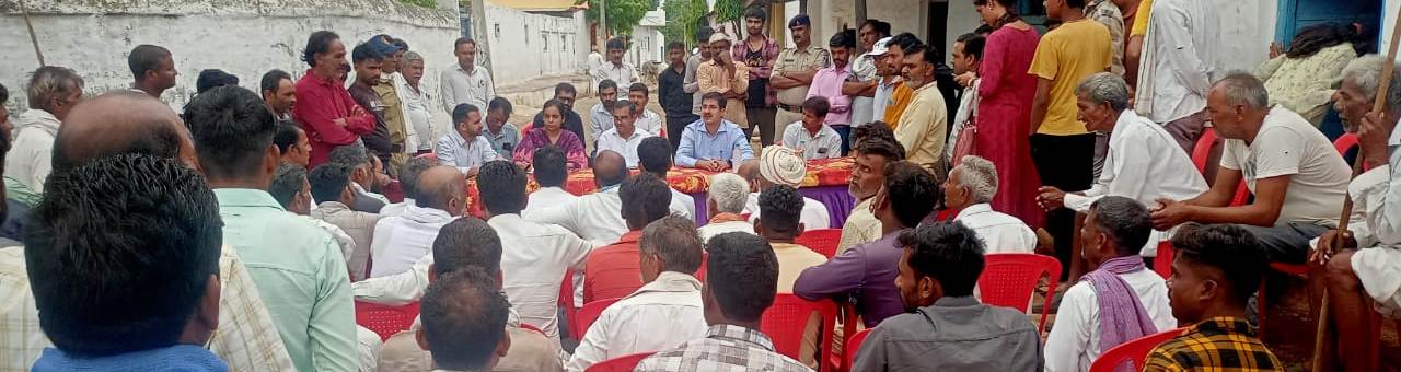 सैकड़ो स्कूल में स्मार्ट टीवी और फर्नीचर के बाद  देवास कलेक्‍टर श्री गुप्‍ता ने ग्राम ओंकारा में ग्रामीणों को बेयर लॉकर कम्‍पनी द्वारा सीईआर मद से दिये गये 500  धुआं रहित चूल्हे का किया वितरण