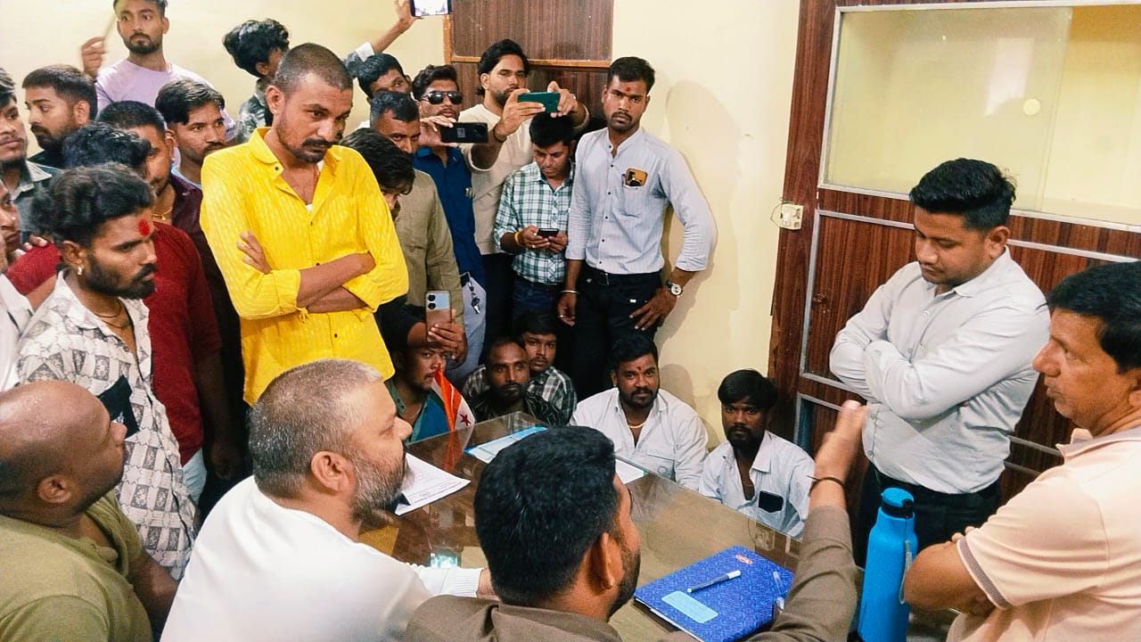 छात्रों की समस्या के लिए भारतीय राष्ट्रीय छात्र संगठन ने किया शिक्षा विभाग में घेराव प्रदर्शन