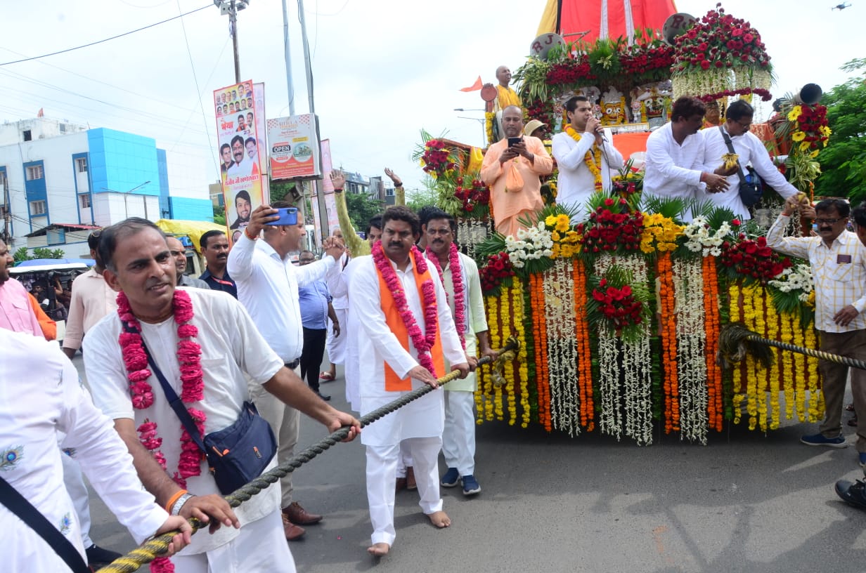देवास में भव्य रूप से निकली जगन्नाथ यात्रा
