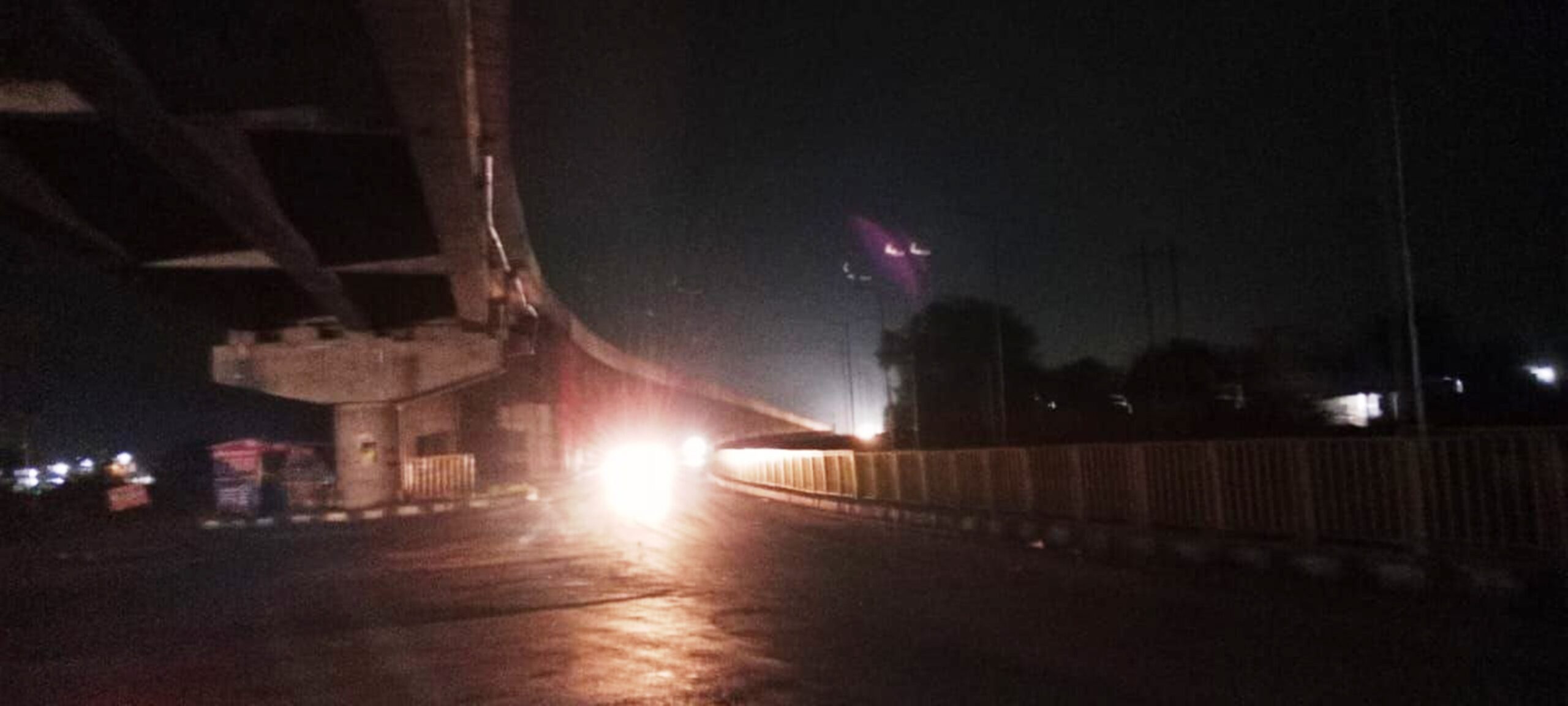 देवास-उज्जैन फोरलेन एनएचआई रोड पर जनता टोल टैक्स देने के बाद भी गुजरती हैं अंधेरे में- शिवसेना