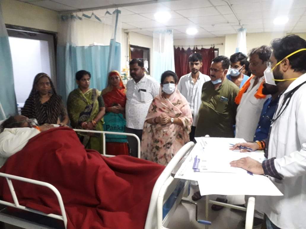 भाजपा नेता का स्वास्थ्य खराब होने पर विधायक राजे तुरंत पहुंची चिकित्सालय में….