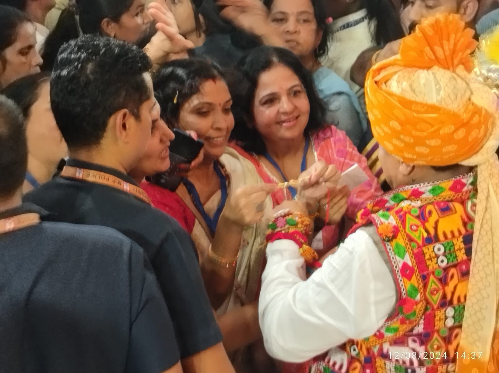 मुख्यमंत्री निवास पर रक्षाबंधन कार्यक्रम में देवास महिला पार्षद ने की यह मांग