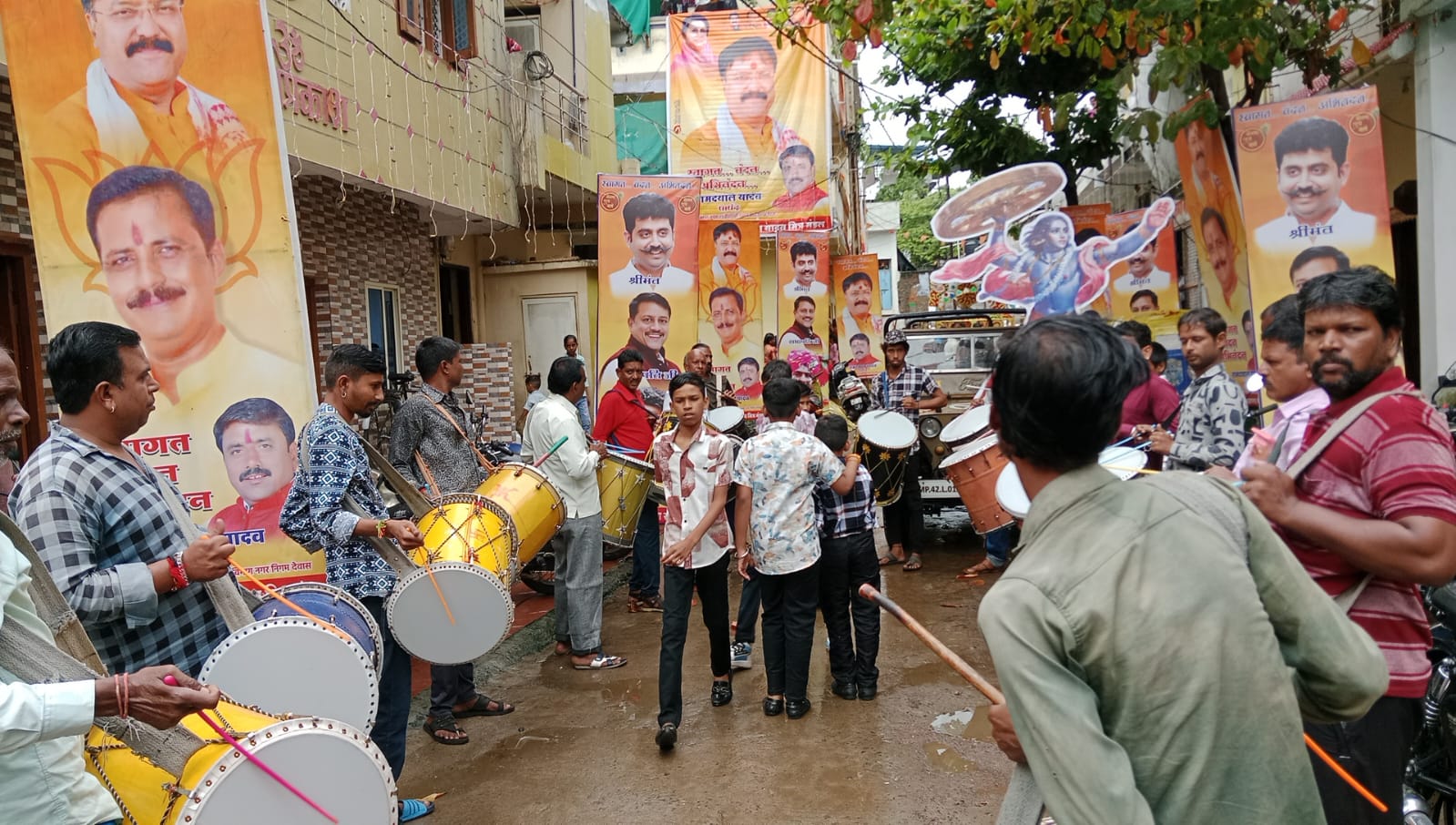 जन्माष्टमी पर संस्था युवा राधे द्वारा निकाली भव्य शोभायात्रा