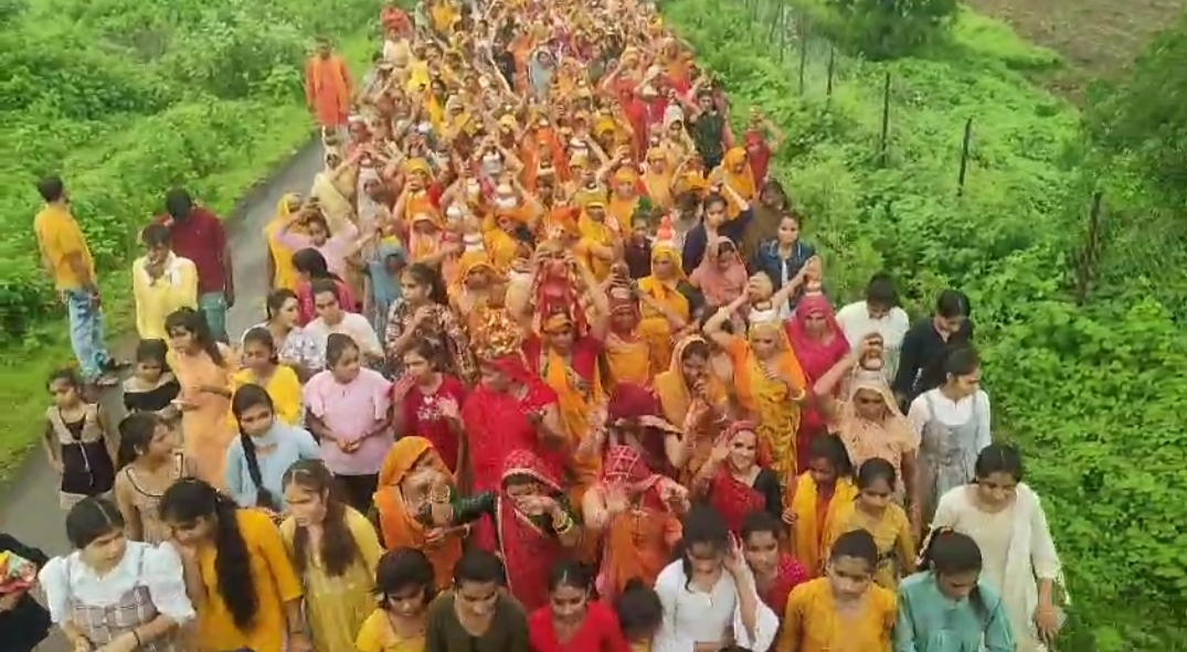 प्राचीन मंदिर झरनेश्वर से निकली भव्य कावड़ यात्रा देखिए