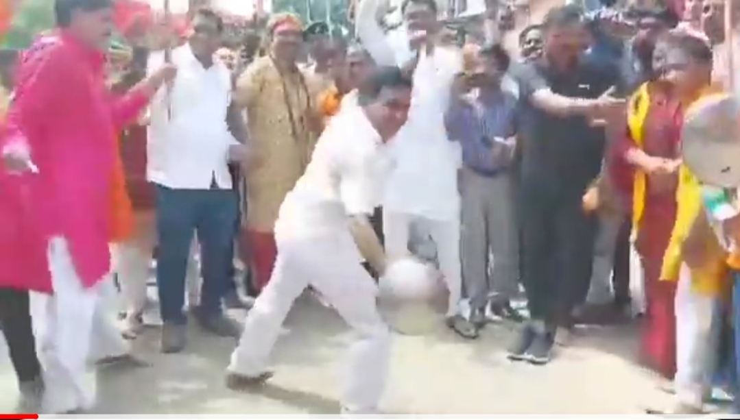 प्रदेश के उपमुख्यमंत्री का यह शस्त्र प्रदर्शन का वीडियो खूब हो रहा वायरल