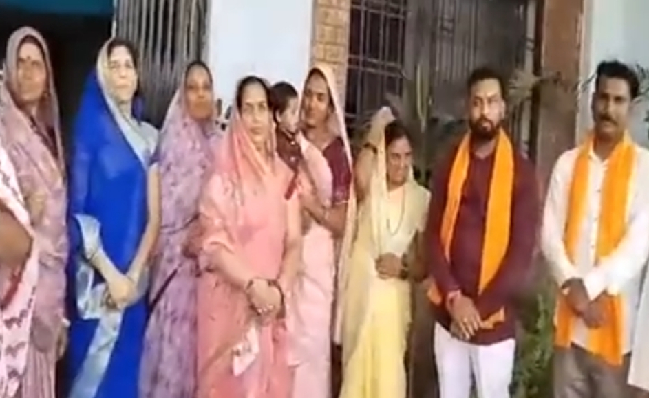 महिला नगर परिषद अध्यक्ष के खिलाफ पार्षद लामबंद, कलेक्टर को सोपा ज्ञापन