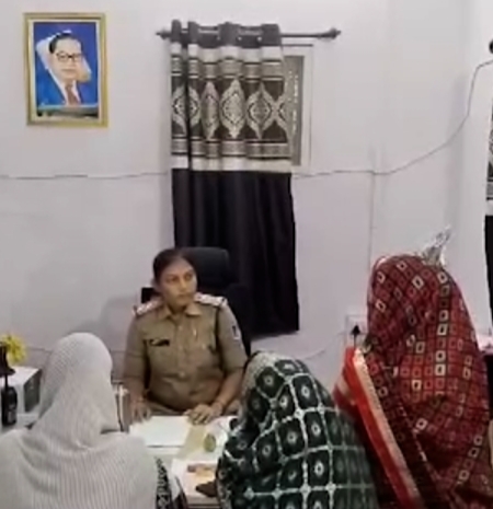 समाचार पत्र में खबर देखकर पहुंची दुष्कर्म के आरोपी की पत्नी थाने में अपने ही पति के खिलाफ रिपोर्ट दर्ज करने के लिए